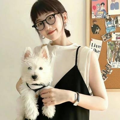 在深灰色的箱子中